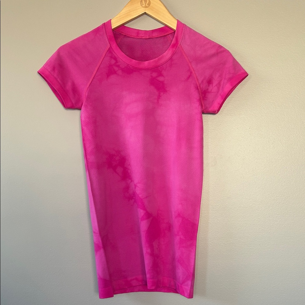 Lululemon Swiftly Tech Short Sleeve‎ 2.0 Marble Dye Sonic Pink Size 2